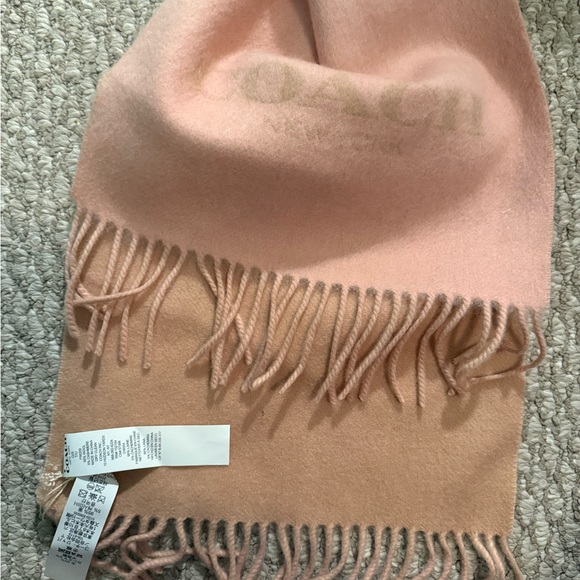 DOUBLE FACED MUFFLER (COACH F56209)
color :blush camel - Picture 2 of 4